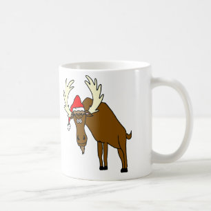 Alces divertidos con la taza de café del gorra de