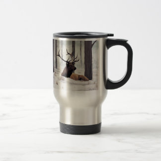 Alces "fríos" de Bull en taza del viaje de la