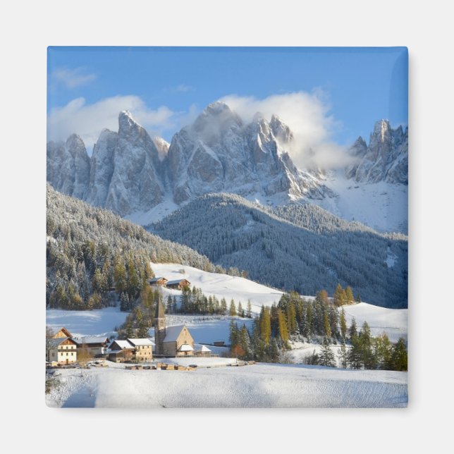 Aldea de los Dolomitas en imán de invierno (Frente)