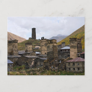 Aldea de Ushguli en Svaneti, postal de Georgia