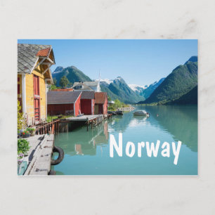 Aldea y fiordo en Noruega postal de texto
