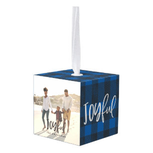 Alegre comprobar la decoración de varios navidades