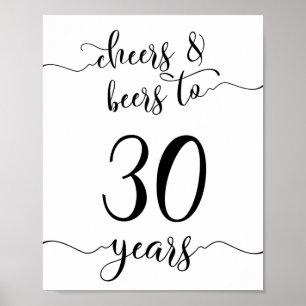 Alegres y cervezas a la señal de cumpleaños de 30 