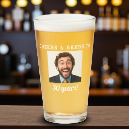 Alegres y cervezas de 30 años foto de cumpleaños