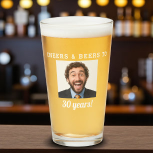 Alegres y cervezas de 30 años foto de cumpleaños