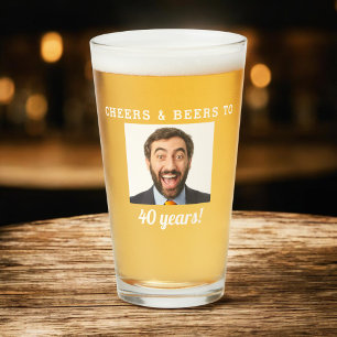 Alegres y cervezas de 40 años foto de cumpleaños