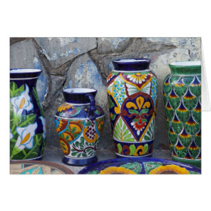 Alfarería colorida a la venta en el centro de Lore