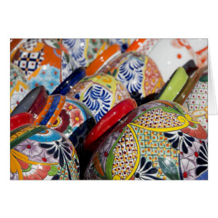 Alfarería mexicana colorida tradicional pintada a 