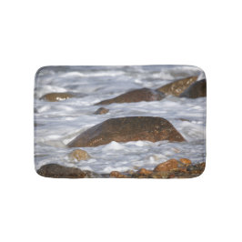 Alfombra de baño de rocas y olas