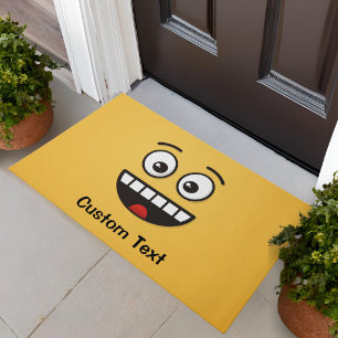 Alfombra de entrada de cara sonriente con boca abi