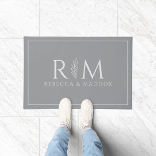 Alfombra de puerta con monograma minimalista moder