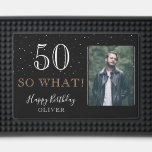 Alfombrilla De Baño 50 así que qué curiosa cita Black 50th Birthday Ph<br><div class="desc">50 así que qué gracioso cita Black 50th Birthday Photo Bar Mat. Gran regalo de humor para el cumpleaños 50 con una foto personalizado, inspiradora y graciosa cita 50 así que qué. El fondo es negro y el texto es blanco y dorado. Personalízalo con tu foto, tu nombre y el...</div>