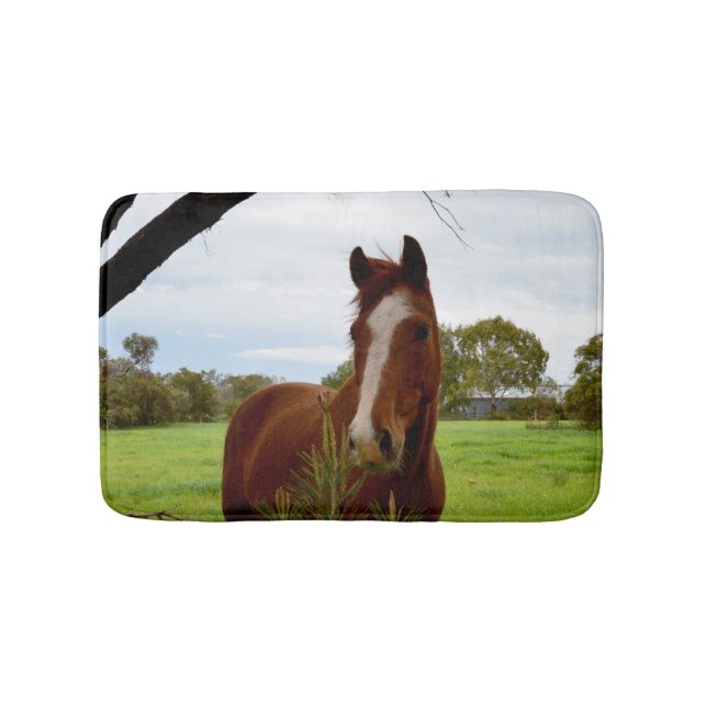 Alfombrilla De Baño "A Whipwhof Nature: A Chestnut Horse and Banksia, (Anverso)