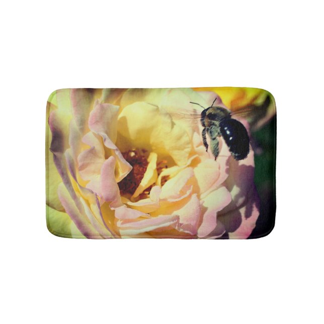 Alfombrilla De Baño Abeja de burbujas volando a rosa se levanta el cie (Anverso)