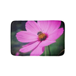 Alfombrilla De Baño Abeja De Miel En La Flor De Cosmos Rosa