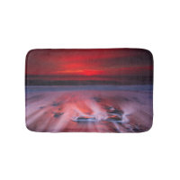 Amanecer sobre el mar tempestuoso