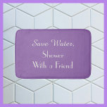 Alfombrilla De Baño Amethyid Orchid Purple Save Water Funny Plush<br><div class="desc">Esta alfombra de baño humorística puede ser cualquier color de fondo que seleccione. El fondo predeterminado es el color de la orquídea amethyst de moda morado; el texto es blanco. El texto dice "Salven agua, duchan con un amigo". Cortina de ducha a juego. Un gran regalo para un boda o...</div>
