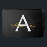 Alfombrilla De Baño Black Gold Modern Script Girly Monograma Nombre<br><div class="desc">Monograma de escritura simple negro y dorado Matas de baño. Esto hace que la graduación perfecta,  el cumpleaños,  la boda,  la ducha de novia,  el aniversario,  la ducha de bebé o la fiesta de soltera sea un regalo para alguien que ama el lujo glam y los estilos elegantes.</div>