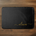 Alfombrilla De Baño Black Gold Modern Script Girly Monograma Nombre<br><div class="desc">Monograma de escritura simple negro y dorado Matas de baño. Esto hace que la graduación perfecta,  el cumpleaños,  la boda,  la ducha de novia,  el aniversario,  la ducha de bebé o la fiesta de soltera sea un regalo para alguien que ama el lujo glam y los estilos elegantes.</div>