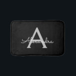 Alfombrilla De Baño Black Silver Modern Script Girly Monograma Nombre<br><div class="desc">Monograma de escritura simple negro y plateado con máscaras de baño. Esto hace que la graduación perfecta, el cumpleaños, el boda, la ducha de novia, el aniversario, la ducha de bebé o la fiesta de soltera sea un regalo para alguien que ama el lujo glam y los estilos de moda....</div>