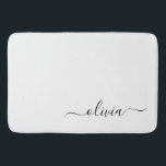 Alfombrilla De Baño Black White Modern Script Girly Monograma Nombre<br><div class="desc">Matas de Baño de Monograma de Guión Simple en Blanco y Negro. Esto hace que la graduación perfecta, el cumpleaños, el boda, la ducha de novia, el aniversario, la ducha de bebé o la fiesta de soltera sea un regalo para alguien que ama el lujo glam y los estilos de...</div>