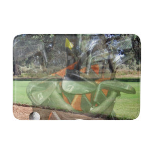 Alfombrilla De Baño Bolsa De Clubes De Golf Y Campo En Una Composición