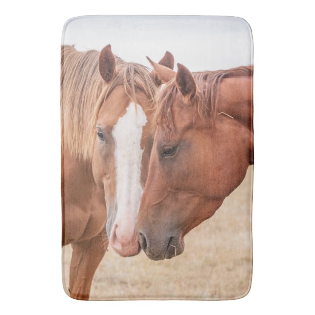 Alfombrilla De Baño Caballos zumbando en un pasto (Frente vertical)