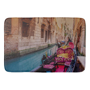 Alfombrilla De Baño Canal con gondola tradicional en Venecia, Italia