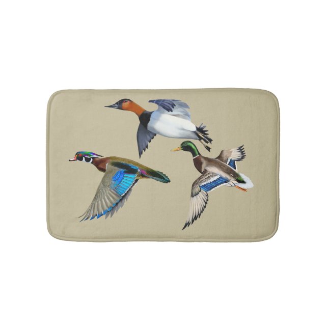 Alfombrilla De Baño Canvasback, Mallard and Wood Ducks Flying (Anverso)
