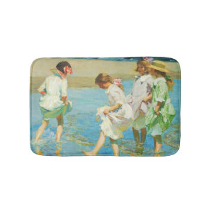 Alfombrilla De Baño Chicas caminando por el agua en la costa