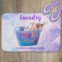 Alfombrilla De Baño Colorida Lavandería Doblada Sobre Peligros En Cest