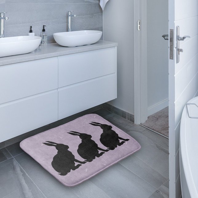 Alfombrilla De Baño Conejo de Semana Santa de Conejo Negro (Three sitting rabbits in black silhouette on marbled purple bath rug.)