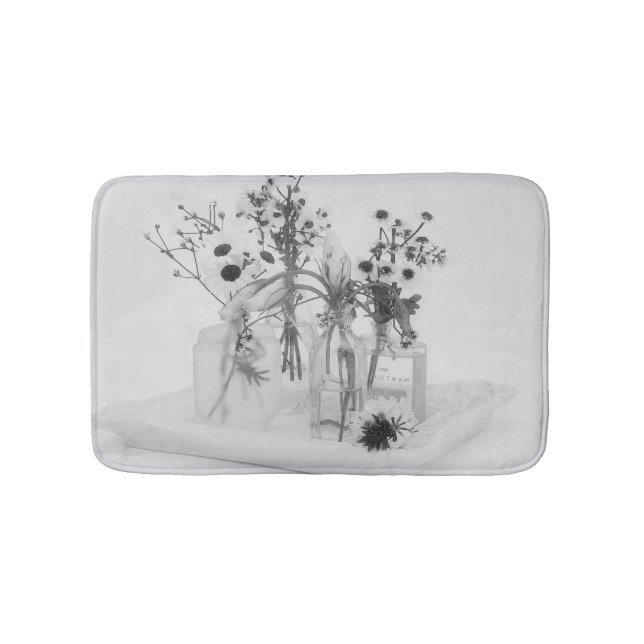 Alfombrilla De Baño Cuatro Botellas Y Flores Blancas (Anverso)