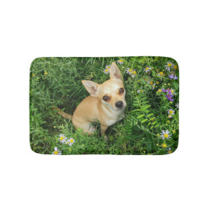 Alfombrilla De Baño Cute Chihuahua en prado de hierba