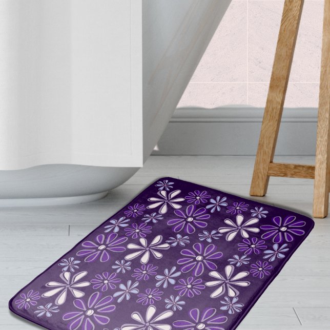 Alfombrilla De Baño Doodle morado oscuro de la flor (Dark Purple Flower Doodle Bath Mat)