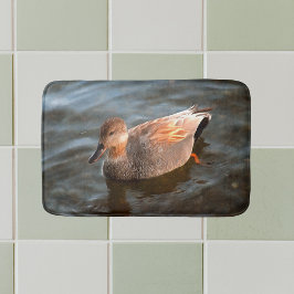 Alfombrilla De Baño Drake de pato de Gadwall en el lago