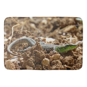 Alfombrilla De Baño El lagarto esmeralda Salamander en la tierra