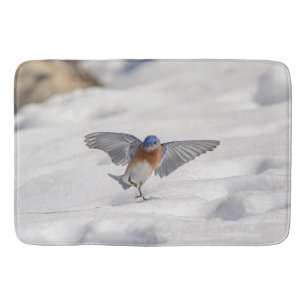 Alfombrilla De Baño El pájaro azul oriental bailando en la nieve