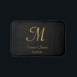 Alfombrilla De Baño Elegante Monograma Negro y Oro Nombre de recién ca<br><div class="desc">Elegante Monograma Negro y Oro Nombre Bath de recién casados</div>