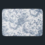 Alfombrilla De Baño Elegante Vintage francés grabado en toile floral-a<br><div class="desc">Elegante y ornamentado patrón vintage azul y blanco toile de jouy con flores exóticas, viñas y follaje entrelazados con guirnaldas y canastos de rosas. Este patrón se adaptó a partir de un fragmento textil francés histórico aproximadamente en 1910 en la colección Smithsonian. El patrón es de alta resolución pero no...</div>