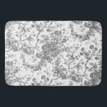 Alfombrilla De Baño Elegante Vintage Francés Grabado Floral Toile-Gris<br><div class="desc">Elegante y ornamentado patrón vintage gris y blanco de jouy con flores exóticas, viñas y follaje entrelazados con guirnaldas y canastos de rosas. Este patrón se adaptó a partir de un fragmento textil francés histórico aproximadamente en 1910 en la colección Smithsonian. El patrón es de alta resolución pero no se...</div>