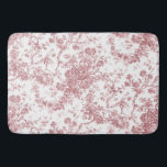 Alfombrilla De Baño Elegante Vintage Francés Grabado Floral Toile-Rosa<br><div class="desc">Elegante y adornado patrón rosa y blanco vintage de jouy con flores exóticas, viñas y follaje entrelazados con guirnaldas y canastos de rosas. Este patrón se adaptó a partir de un fragmento textil francés histórico aproximadamente en 1910 en la colección Smithsonian. El patrón es de alta resolución pero no se...</div>