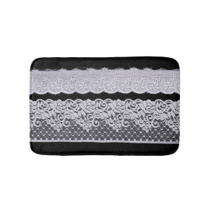 Alfombrilla De Baño encaje blanco ornamental, fondo negro aislado.