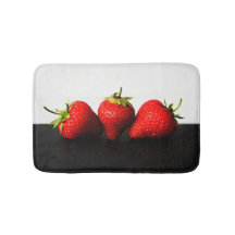 Fresas En Blanco Sobre Bmcna Negra