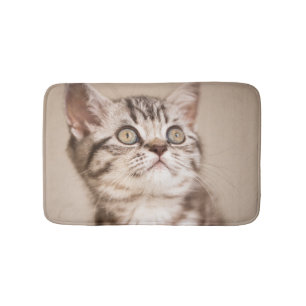 Alfombrilla De Baño Gatito británico gris lindo del pelo corto (Tabby