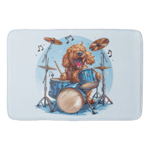 Alfombrilla De Baño Goldendoodle tocando la batería