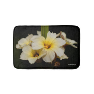 Alfombrilla De Baño Hermosas flores de satén en negro