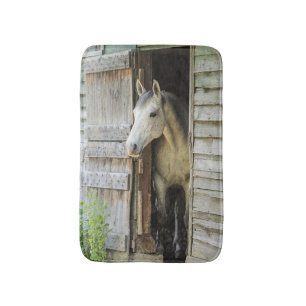 Alfombrilla De Baño Hermoso caballo y establo rústico