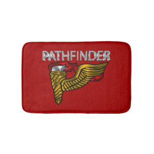 Alfombrilla De Baño Insignia del delineador con "Pathfinder Text"