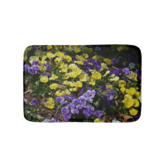 Alfombrilla De Baño Ladera de Pensamientos Morados y Amarillos